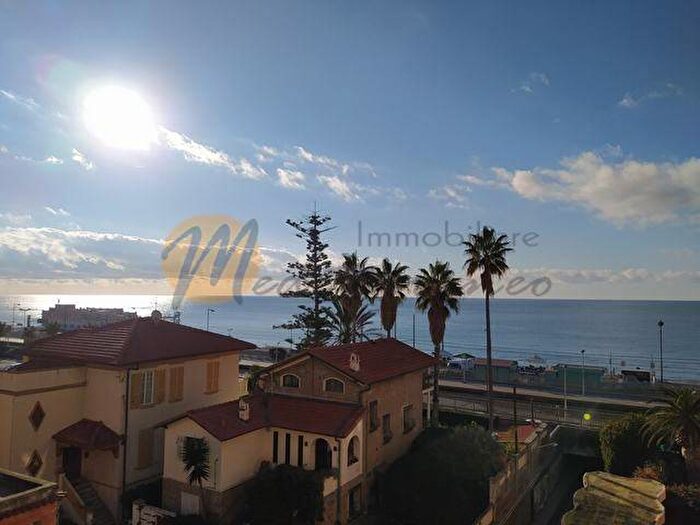 Appartamento trilocale in vendita in Via Agostino Noaro, Centro, Bordighera