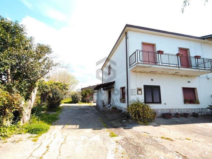 Casa con 5 locali in vendita in Via Pozzillo, Telese Terme
