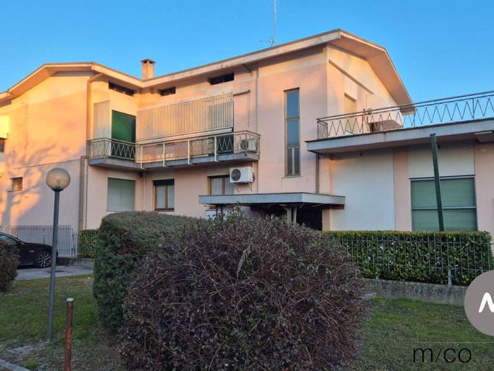 Casa con 6 locali in vendita in Via Santissima Trinità, Centro, Brugnera