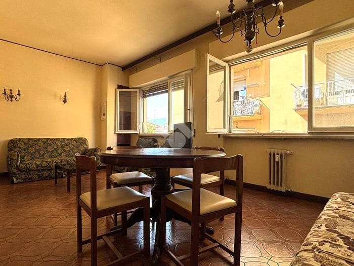 Appartamento con 5 locali in vendita in Via Fabio Filzi, Saione, Arezzo