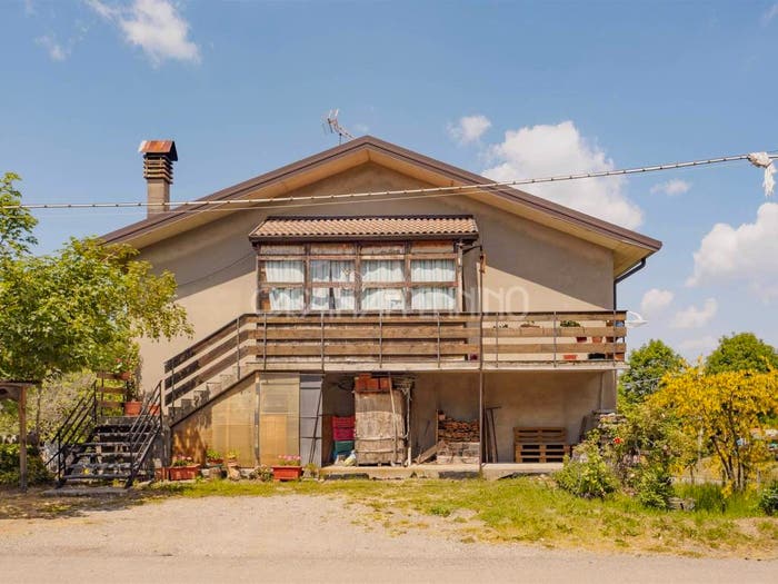 Casa con 6 locali in vendita in Frassinoro