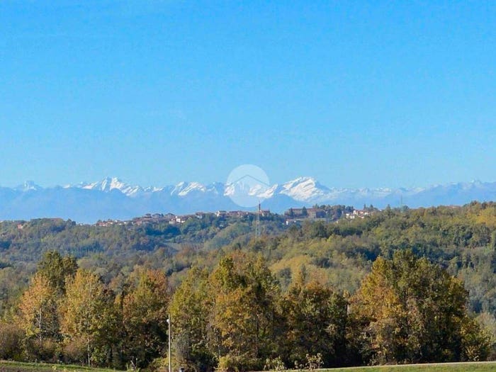 Casa con 6 locali in vendita in Asti Frazione Mombarone, Mombarone, Asti