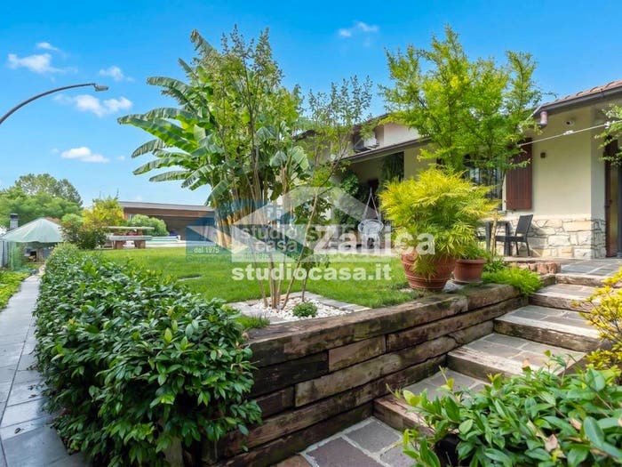 Casa con 6 locali in vendita in Zanica