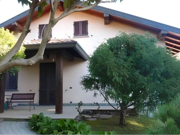 Appartamento con 6 locali in vendita in Frazione Cà Nova, Valgreghentino