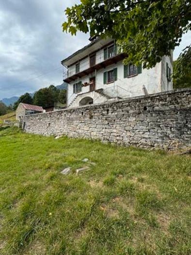 Casa con 6 locali in vendita in Località Bugliaga, Trasquera