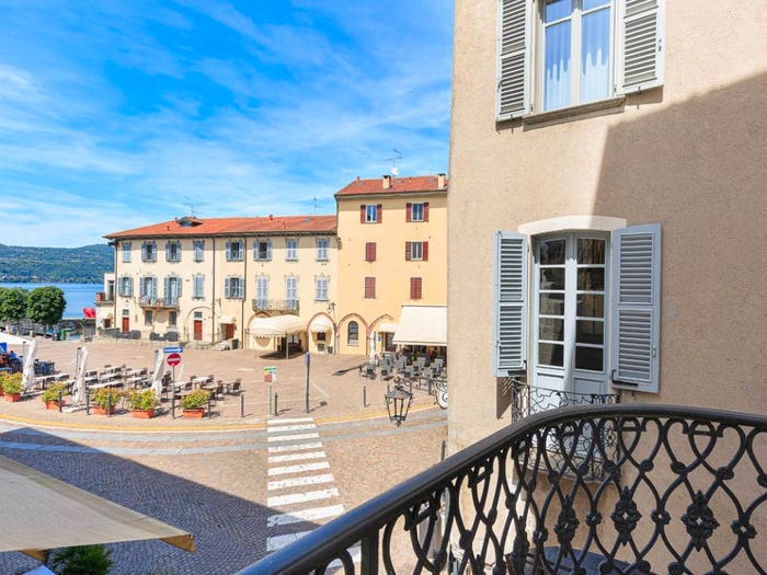 Casa con 6 locali in vendita in Via Camillo Benso di Cavour, Centro, Arona