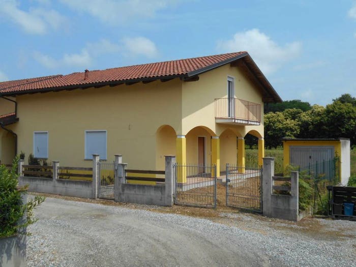 Casa quadrilocale in vendita in Via Borgomasino, Moncrivello