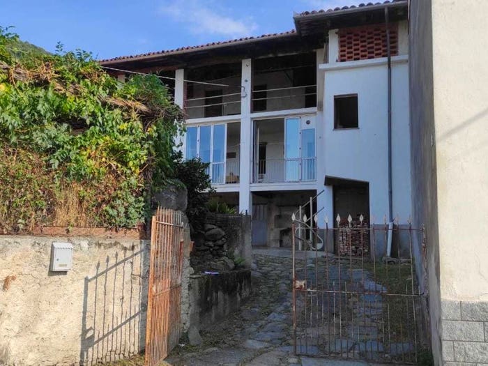 Casa con 5 locali in vendita in via della Villa, Loranzè
