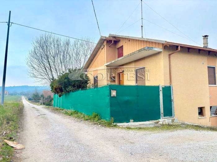 Appartamento con 6 locali in vendita in via degli aceri, Torrette Ponte Sasso, Fano