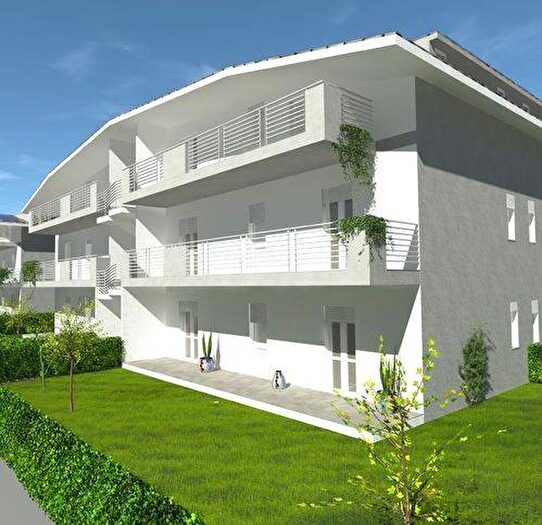 Appartamento trilocale in vendita in Traversa I Via Grazia Deledda, Marina Di Davoli, Davoli