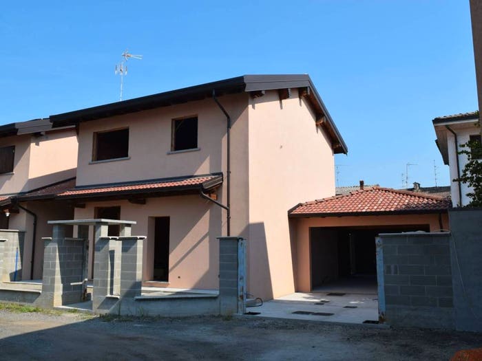 Casa quadrilocale in vendita in Via Vincenzo Bellini, Gravellona, Gravellona Lomellina