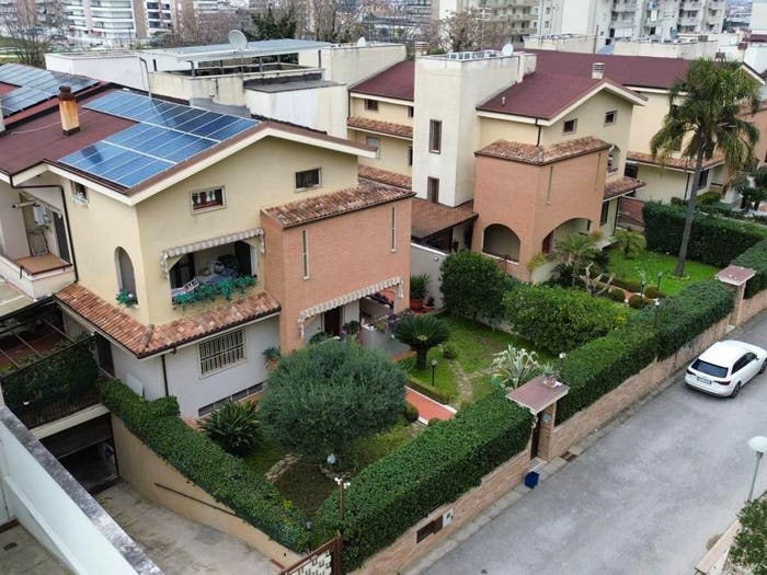 Casa con 6 locali in vendita in Viale della Libertà, Lusciano