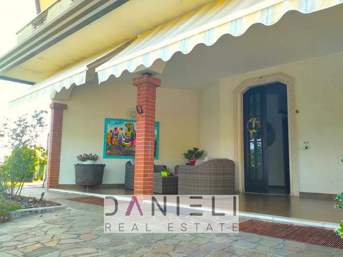 Casa con 6 locali in vendita in Via Terrarossa, Brogliano