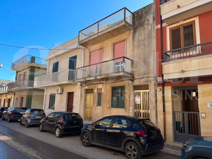 Casa con 6 locali in vendita in Via Nunzio Costa, Centro, Pachino