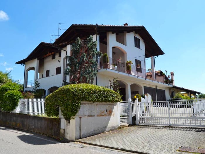 Appartamento con 6 locali in vendita in Strada Barazzetto Vandorno, Vandorno Piazzo Cossila, Biella