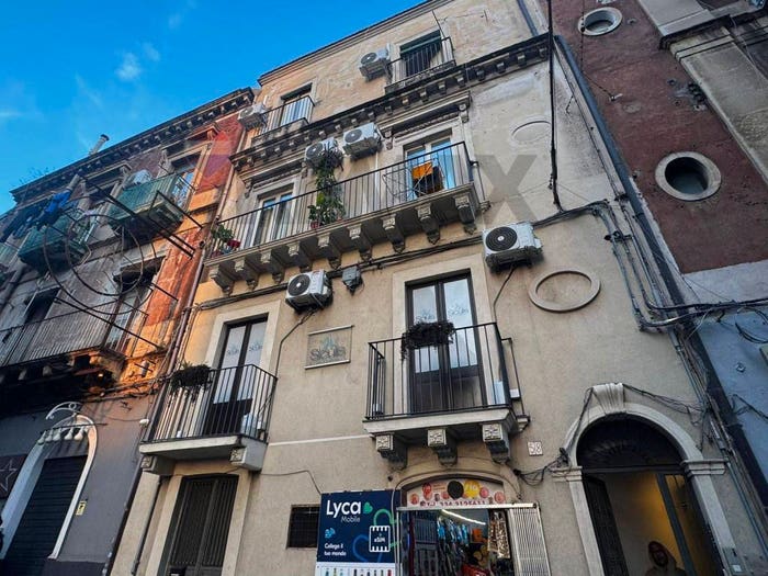 Appartamento con 6 locali in affitto in Via Monsignore Ventimiglia, Centro Storico, Catania