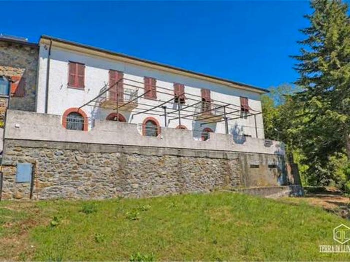 Casa con 6 locali in vendita in Via Canossa, Mulazzo