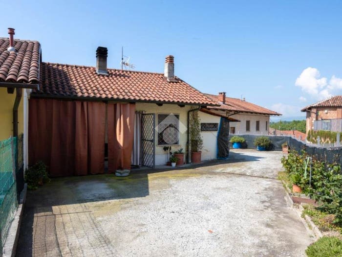 Casa quadrilocale in vendita in Via mario graffi, Centro, Arignano