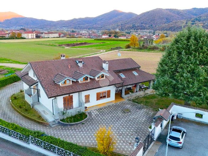 Casa con 6 locali in vendita in Via genolino, Centro, Giaveno