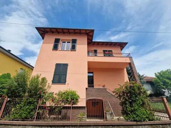 Casa con 6 locali in vendita in Via Don Luigi Sturzo, Novi Ligure