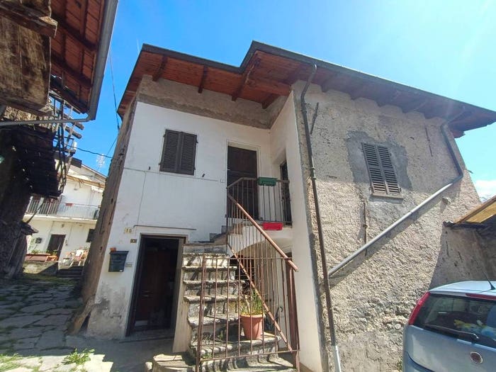 Casa con 6 locali in vendita in Via Frassinere, San Didero