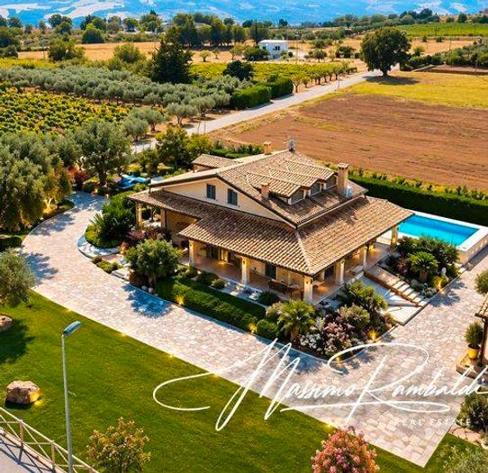 Casa con 6 locali in vendita in Contrada Pila, Miglionico