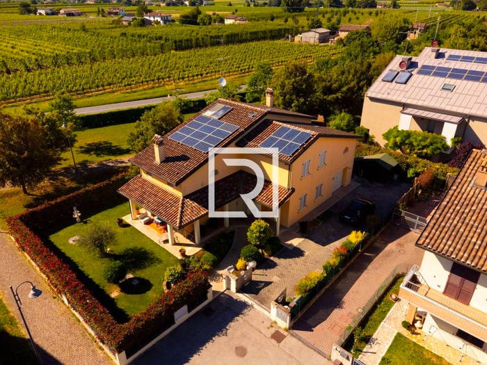 Casa con 6 locali in vendita in Largo Caduti di Nassirya, Centro, Bagnacavallo