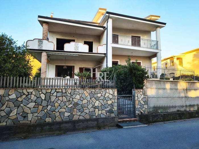 Appartamento con 6 locali in vendita in Via Alcide De Gasperi, Sangineto Lido, Sangineto