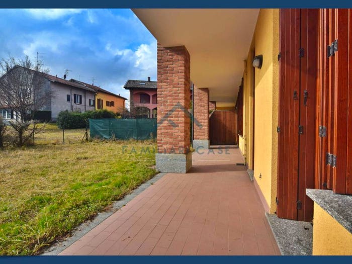 Appartamento bilocale in vendita in Vicolo Magnani, Centro, Gazzada Schianno