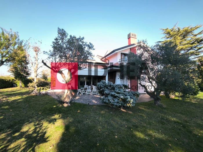Casa quadrilocale in vendita in VIALE FALCONERA, Centro, Caorle