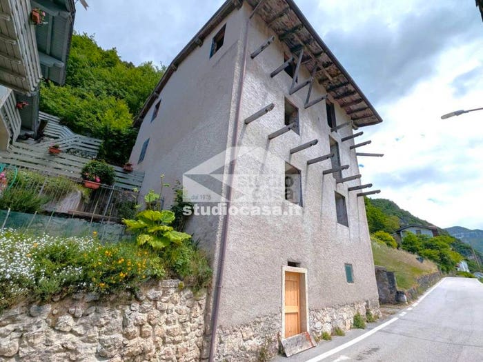 Casa con 6 locali in vendita in Terragnolo
