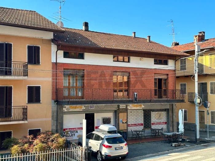 Appartamento quadrilocale in vendita in Via Roma, Casapinta