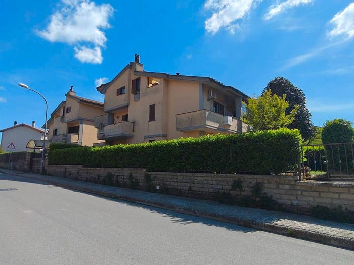 Appartamento trilocale in vendita in Strada della Chiusa, Oriolo Romano