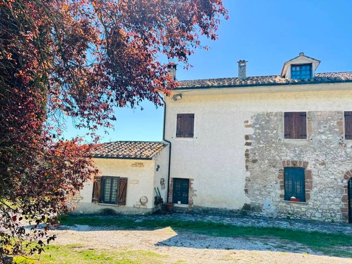 Casa con 6 locali in vendita in Vocabolo Resano, Orte