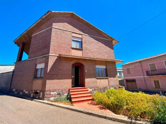 Casa con 6 locali in vendita in Via Sebastiano Cossu, Sindia