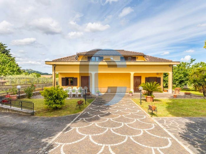 Casa con 6 locali in vendita in Via Montecompatri Colonna, Monte Compatri