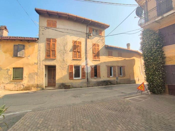 Casa con 6 locali in vendita in Via Cinque Martiri, Paderna
