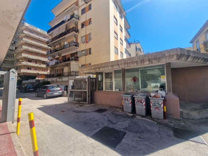 Appartamento trilocale in vendita in via Montedonzelli, Arenella, Napoli