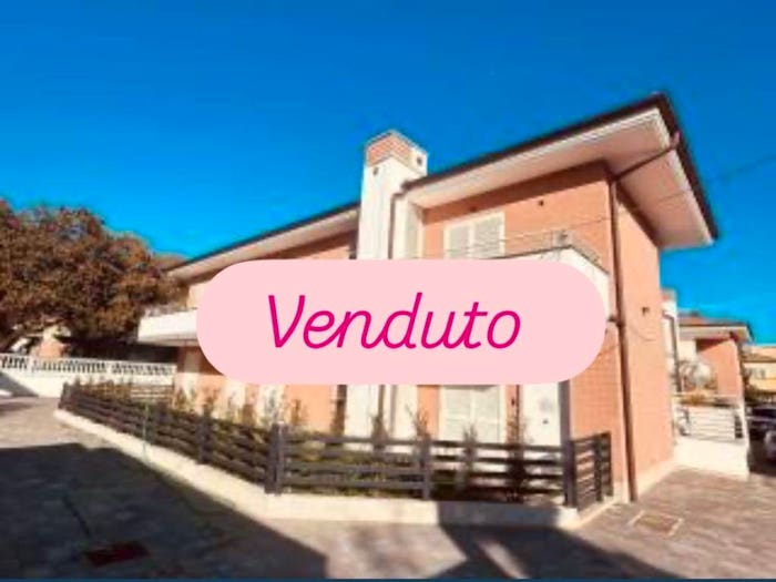Appartamento quadrilocale in vendita in Viale del Sole, Lavinio Mare, Anzio