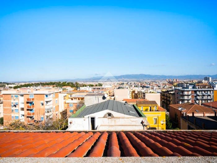 Casa con 6 locali in vendita in Via La Vega, Villanova, Cagliari