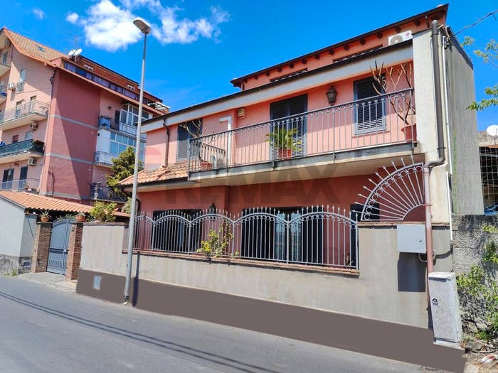 Casa con 6 locali in vendita in Via Poggio del Lupo, Misterbianco