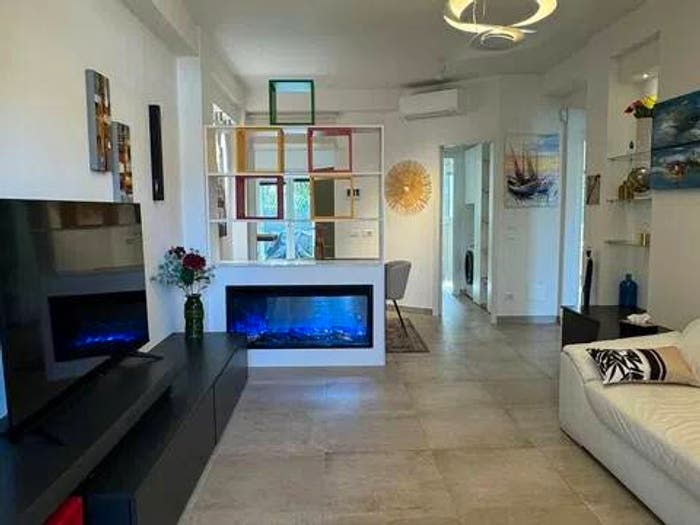 Appartamento quadrilocale in vendita in Via Felice Carena, Vittoria Apuana, Forte dei Marmi