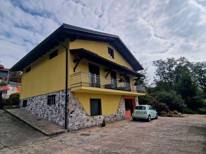 Casa con 6 locali in vendita in VIA DELLA CHIESA, Centro, Gozzano