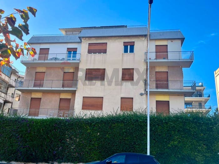 Appartamento con 6 locali in vendita in Via Battista Grassi, Nuovalucello Leonardo Da Vinci, Catania