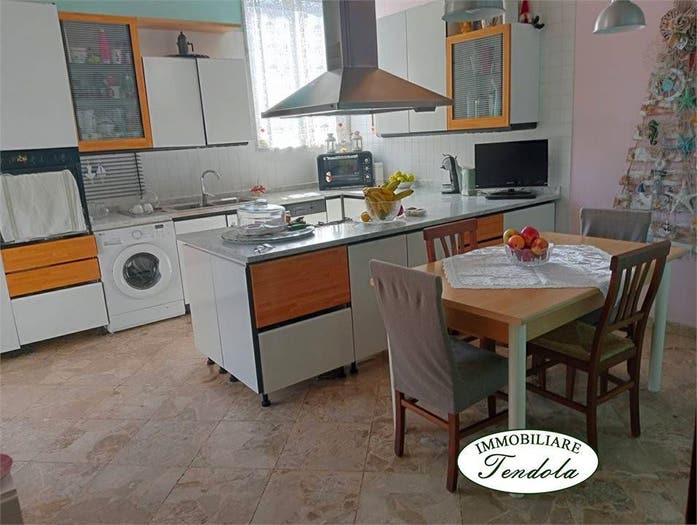 Casa con 6 locali in vendita in Centro, Carrara