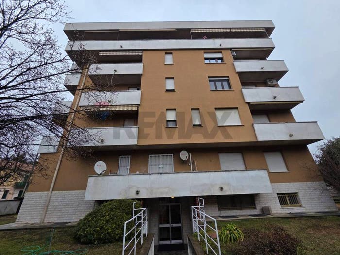 Appartamento bilocale in vendita in Via Monte Nero, Sciarè, Gallarate