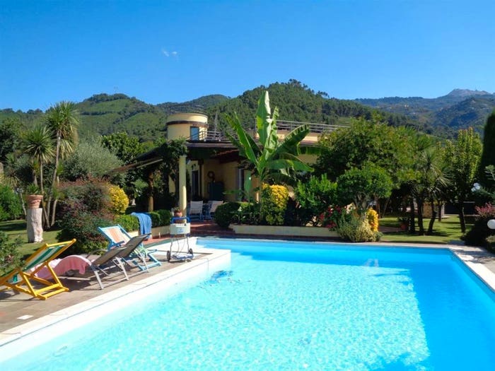 Casa con 6 locali in vendita in Debbia Cervaiolo, Montignoso