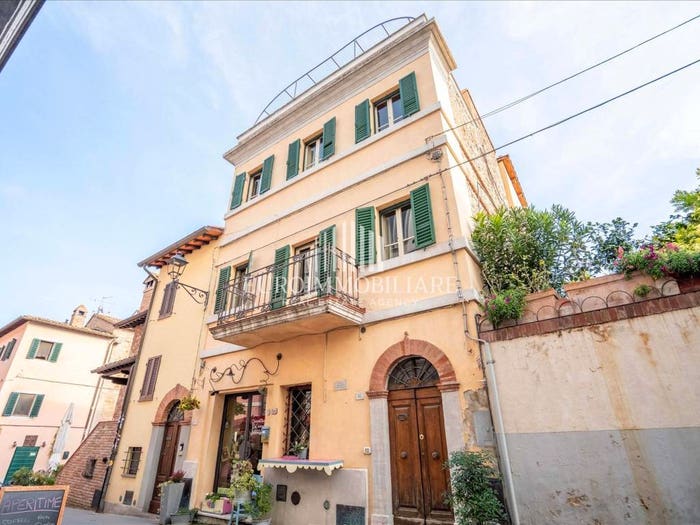 Casa con 5 locali in vendita in Via Vittorio Emanuele, Centro, Castiglione del Lago