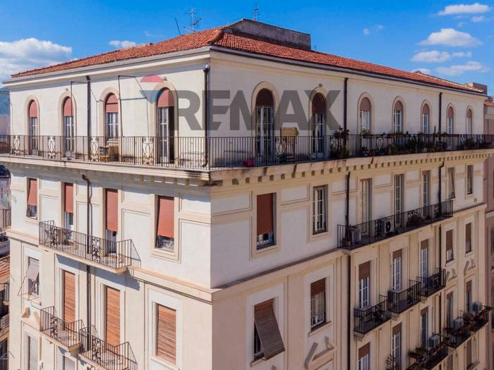 Appartamento trilocale in vendita in Via Malta, Kalsa, Palermo