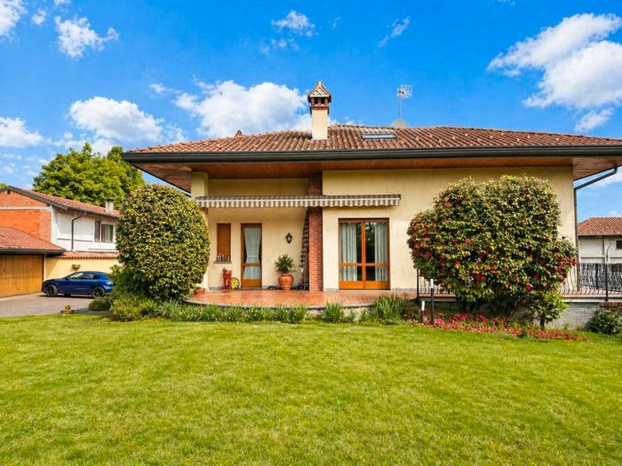 Casa con 6 locali in vendita in Via Varallo Pombia, Centro, Castelletto Sopra Ticino